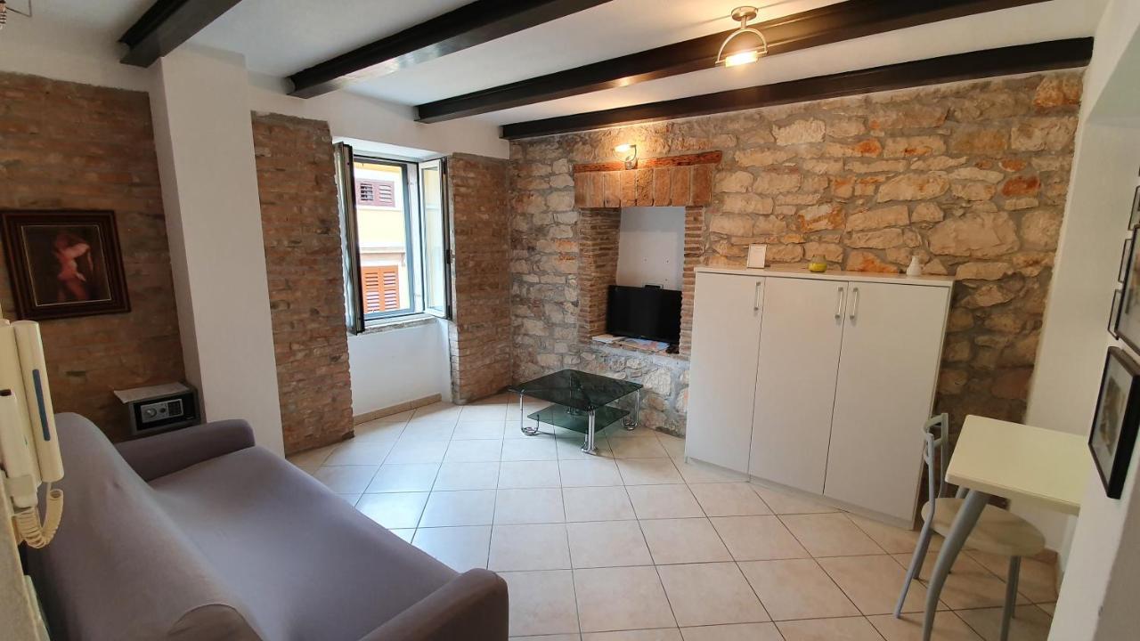 Apartments Villa Ernesta 로비니 외부 사진