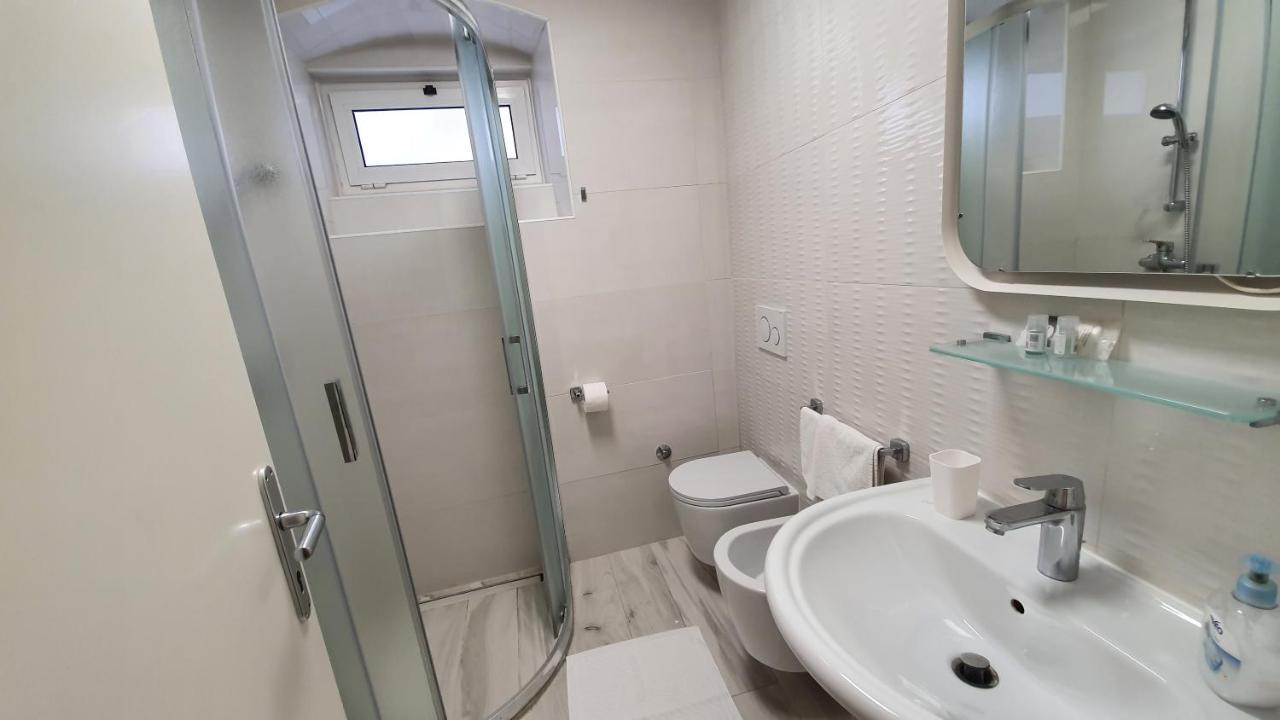 Apartments Villa Ernesta 로비니 외부 사진