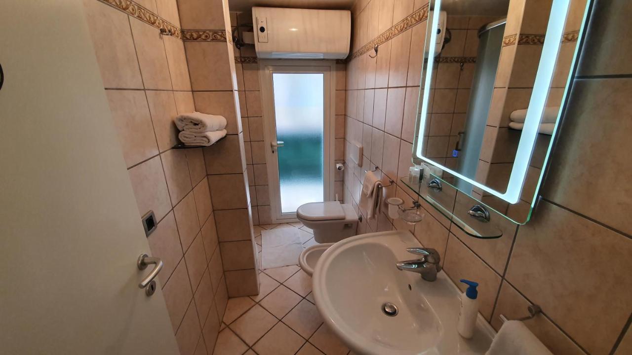 Apartments Villa Ernesta 로비니 외부 사진
